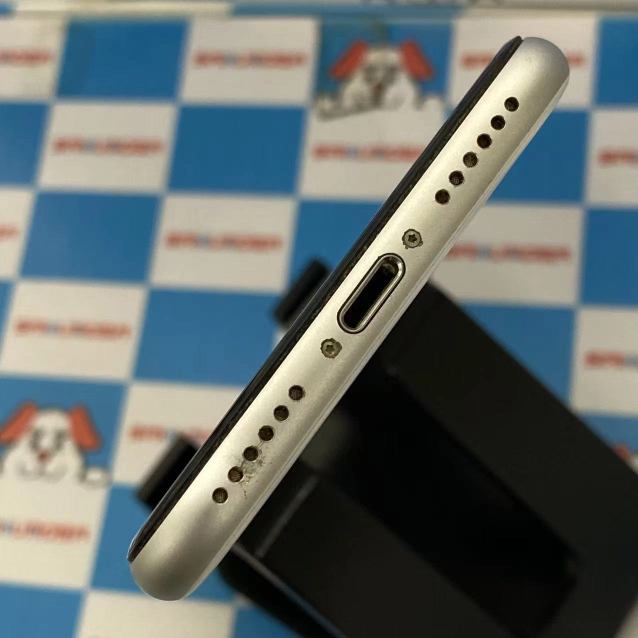 iPhoneSE 第2世代 64GB ホワイト MHGQ3J/A SIMフリージャンク品