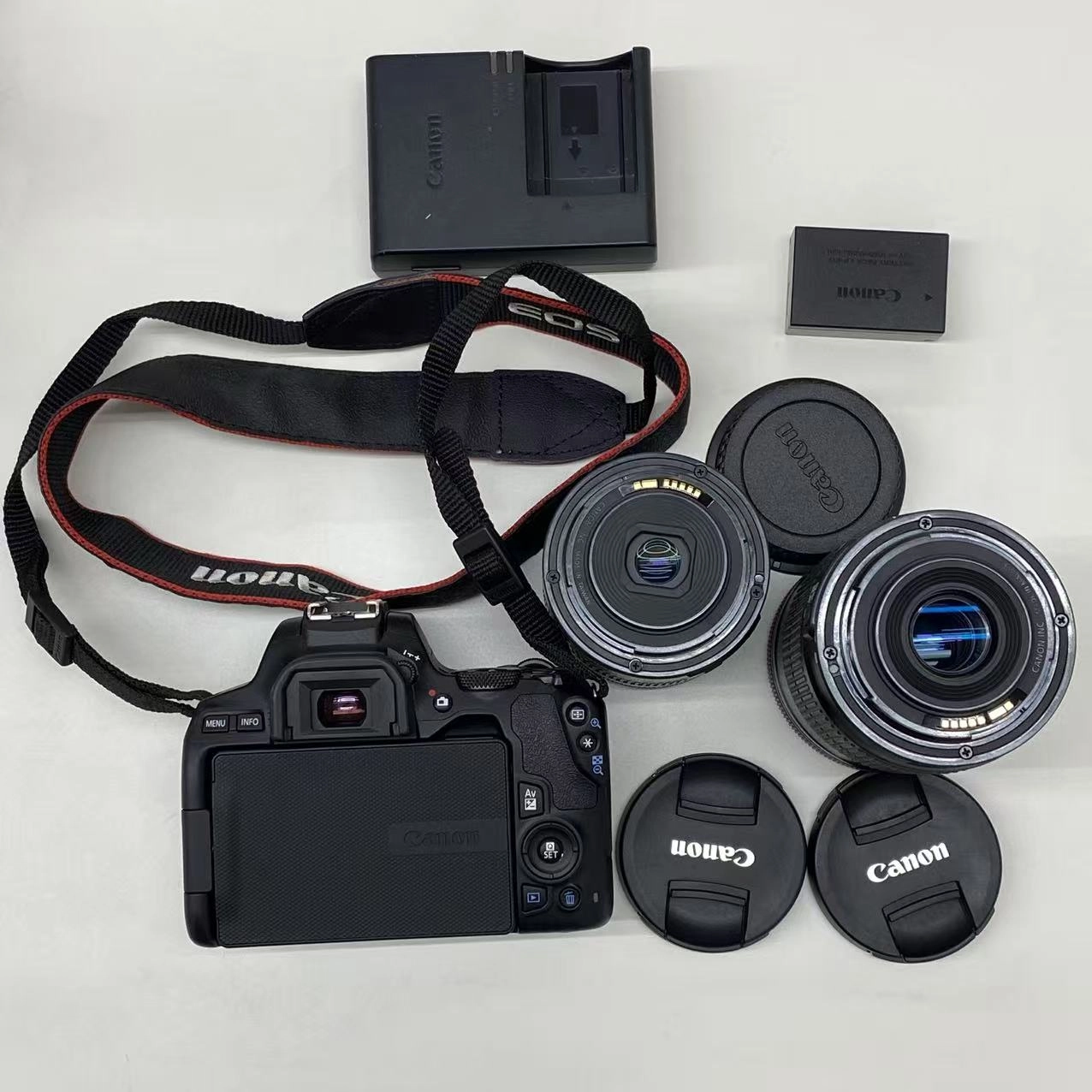 EOS Kiss X10 ダブルズームキット ブラック EOSKISSX10BK-WKIT