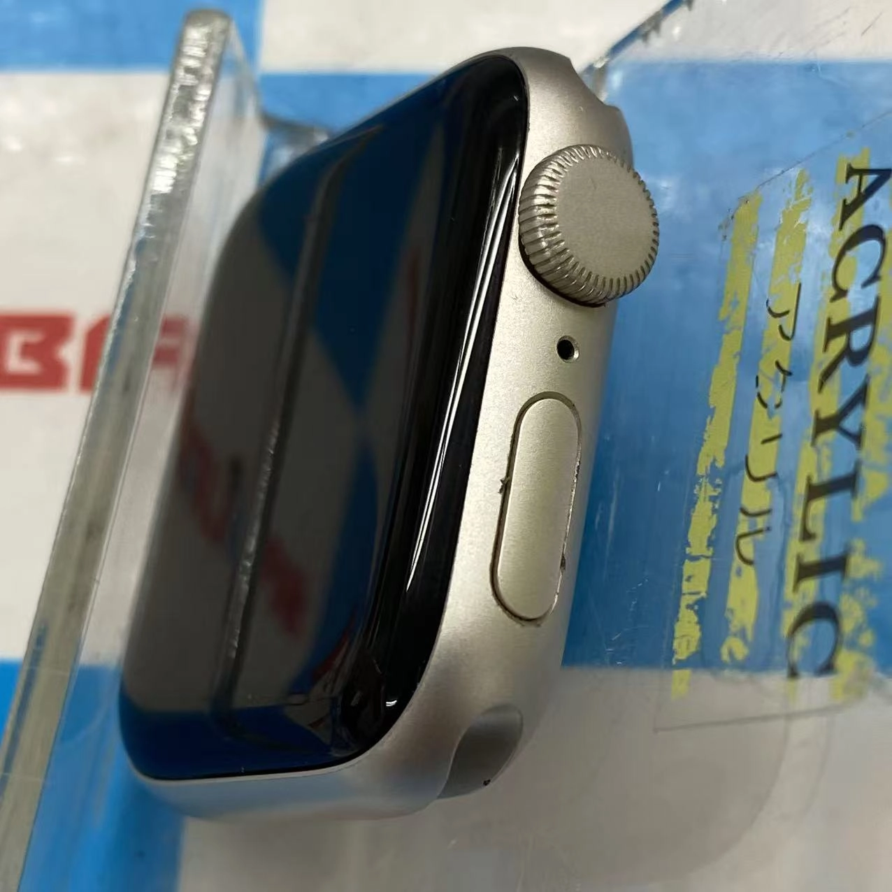 Apple Watch SE 第2世代 40mm GPSモデル 32GB スターライト MNJP3J/A