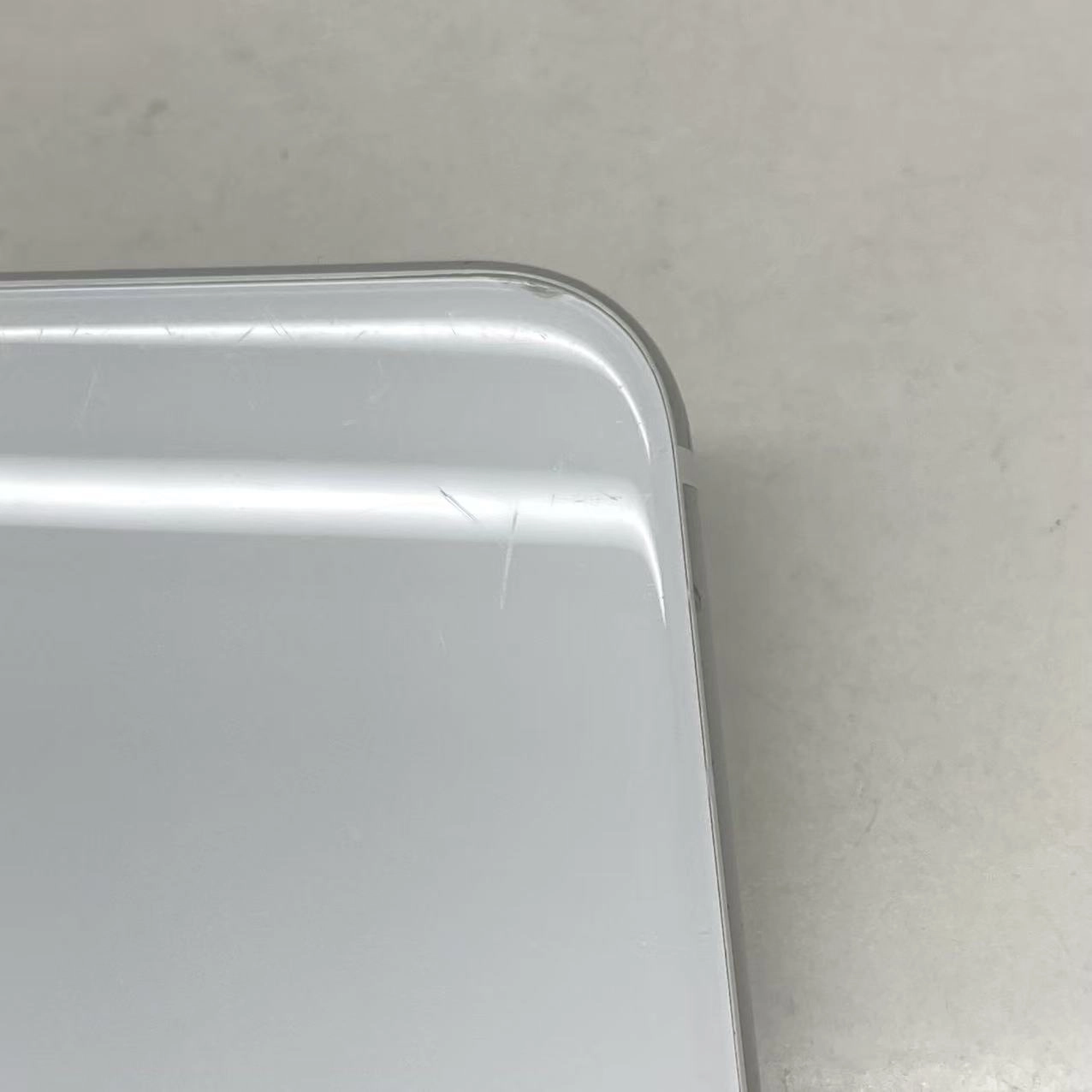 iPhoneSE 第2世代 128GB ホワイト MHGU3J/A AU版SIMフリー ジャンク品 au