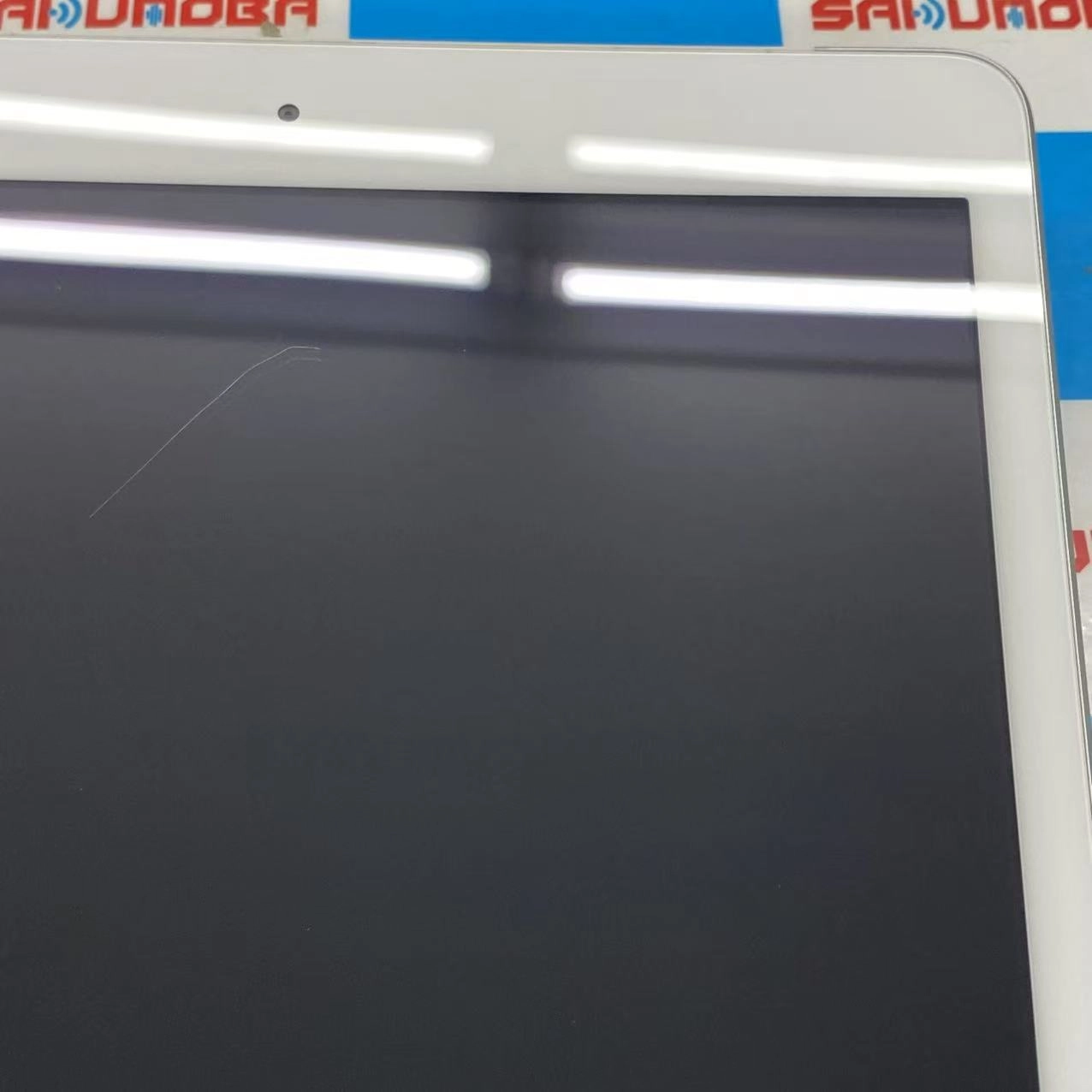 iPad 第7世代 Wi-Fi+Cellularモデル 32GB シルバー NW6C2J/A docomo版SIMフリー ジャンク品